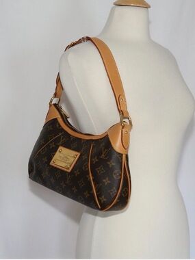 Authentic Louis Vuitton THAMES PM MONOGRAM shoulder bag vintage Barely Used Con